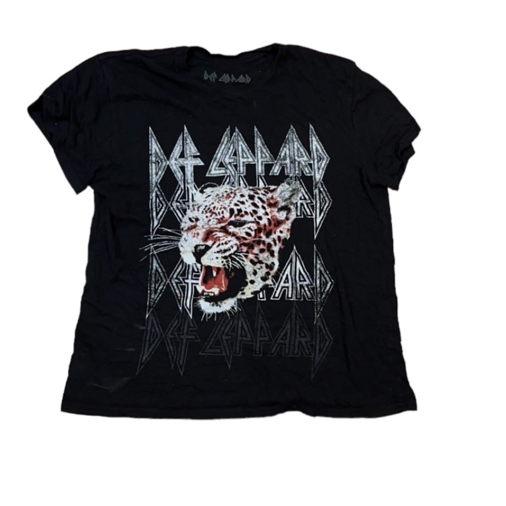Deaf Leppard font Hot Topic Graphic Tee silver leopard oversized fit unisex